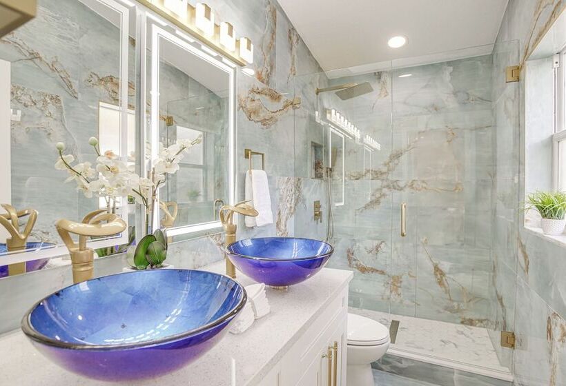 Roomy Largo Home W/ Screened Patio & Private Pool!