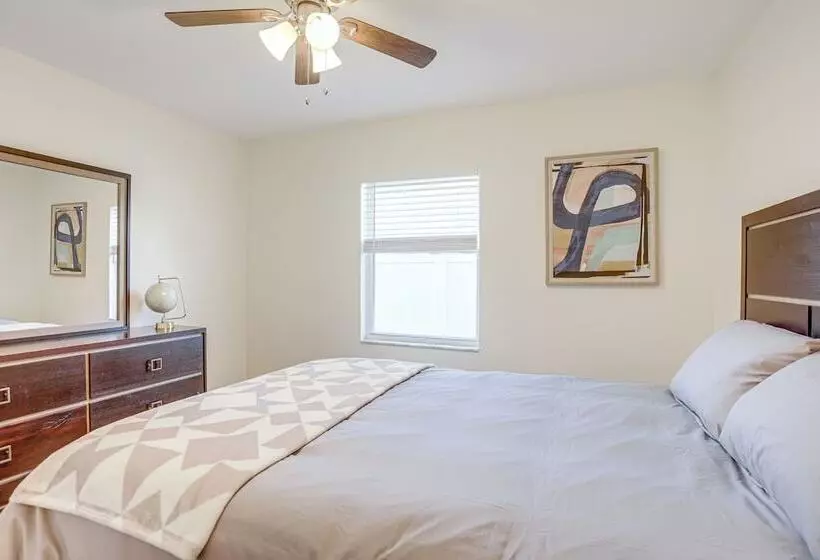 Roomy Largo Home W/ Screened Patio & Private Pool!