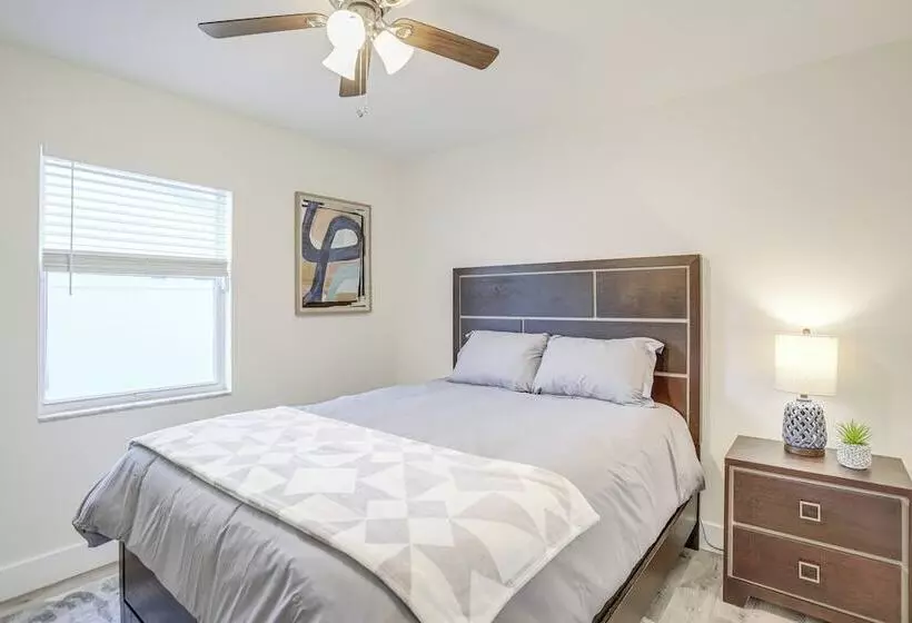 Roomy Largo Home W/ Screened Patio & Private Pool!