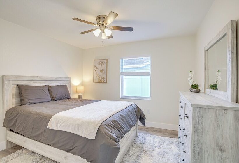 Roomy Largo Home W/ Screened Patio & Private Pool!