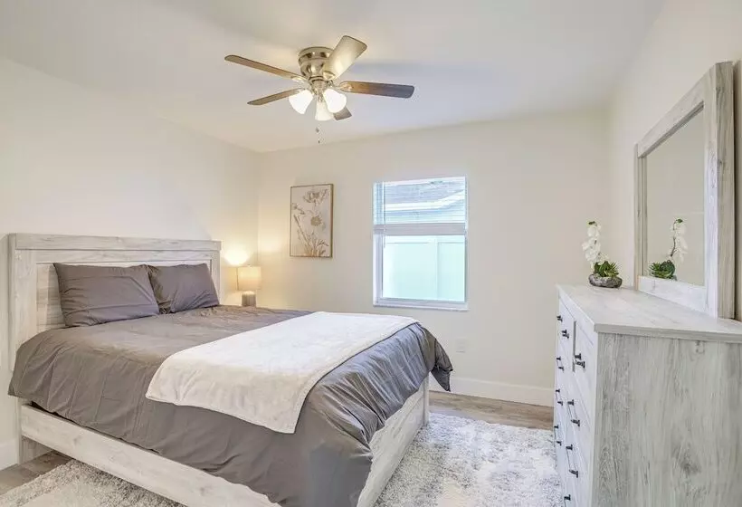 Roomy Largo Home W/ Screened Patio & Private Pool!