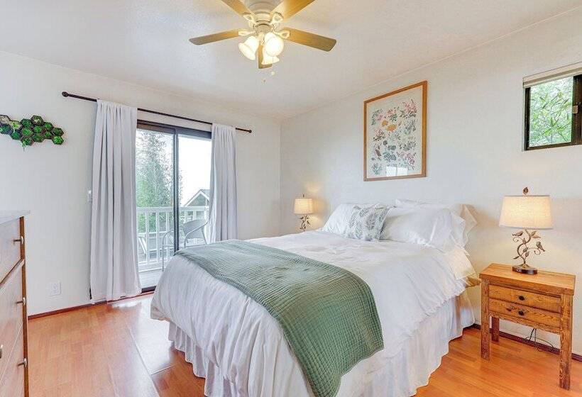 Summerland Home W/ Beach Supplies: Walk To Beach!