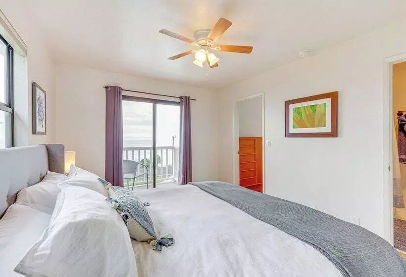 Summerland Home W/ Beach Supplies: Walk To Beach!