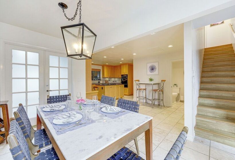 Summerland Home W/ Beach Supplies: Walk To Beach!