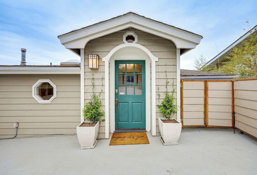 Summerland Home W/ Beach Supplies: Walk To Beach!