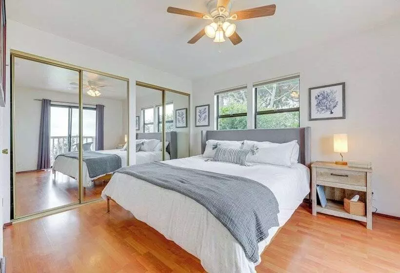 Summerland Home W/ Beach Supplies: Walk To Beach!