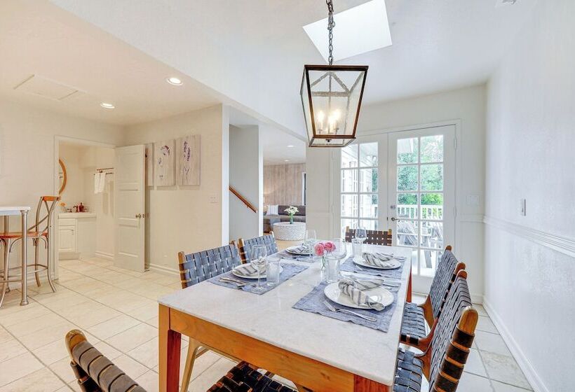 Summerland Home W/ Beach Supplies: Walk To Beach!