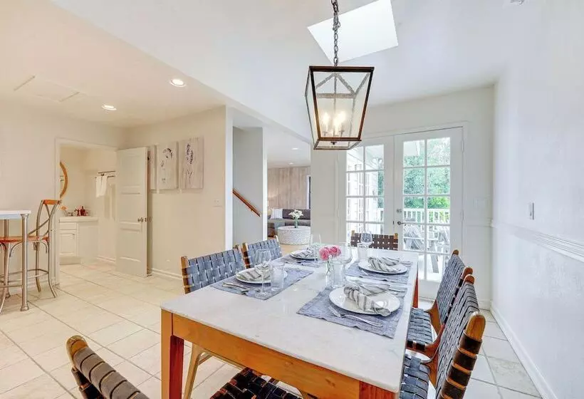 Summerland Home W/ Beach Supplies: Walk To Beach!