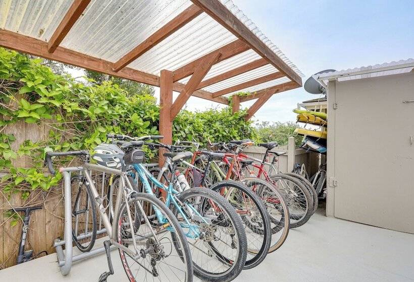 Summerland Home W/ Beach Supplies: Walk To Beach!