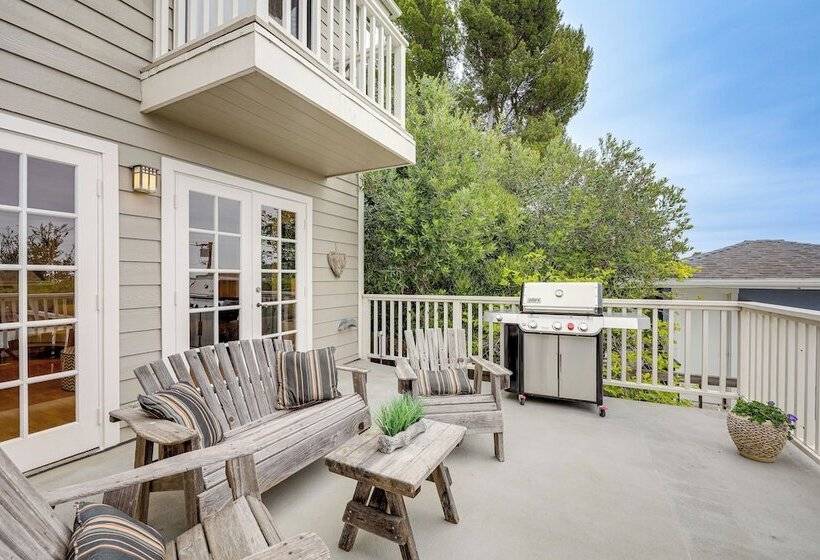 Summerland Home W/ Beach Supplies: Walk To Beach!