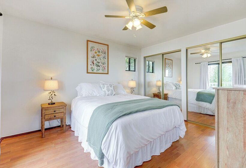 Summerland Home W/ Beach Supplies: Walk To Beach!