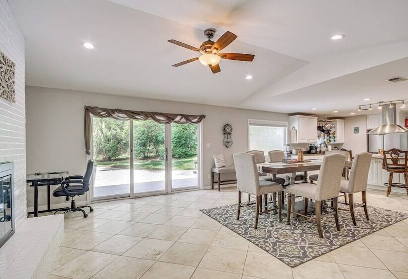 Waterfront Ocean Springs Retreat: Lanai & Hot Tub!