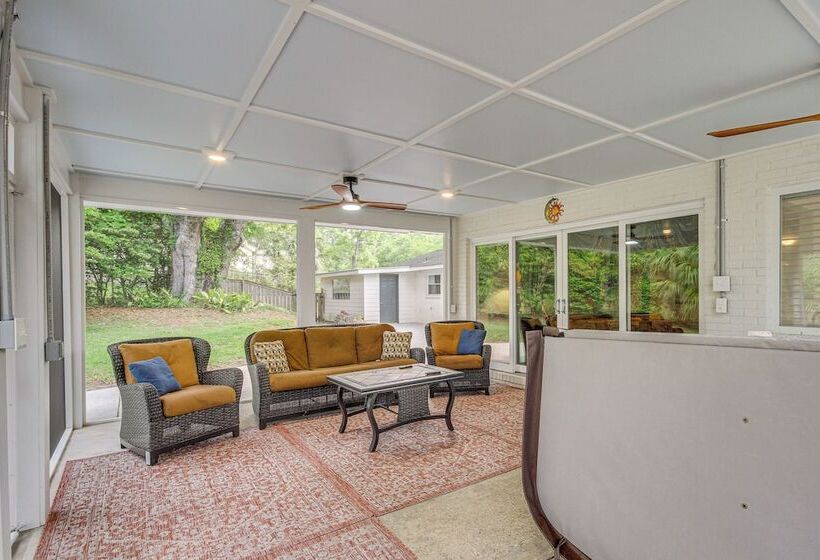 Waterfront Ocean Springs Retreat: Lanai & Hot Tub!