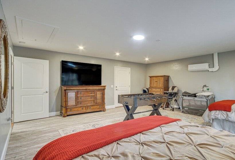 Waterfront Ocean Springs Retreat: Lanai & Hot Tub!