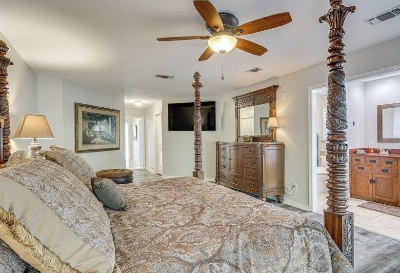 Waterfront Ocean Springs Retreat: Lanai & Hot Tub!