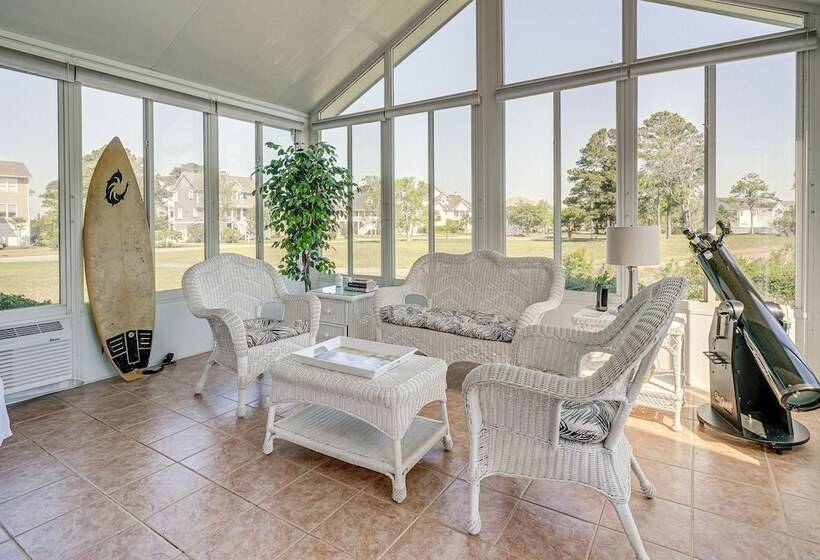 Wilmington Home W/ Sunroom & Private Deck!