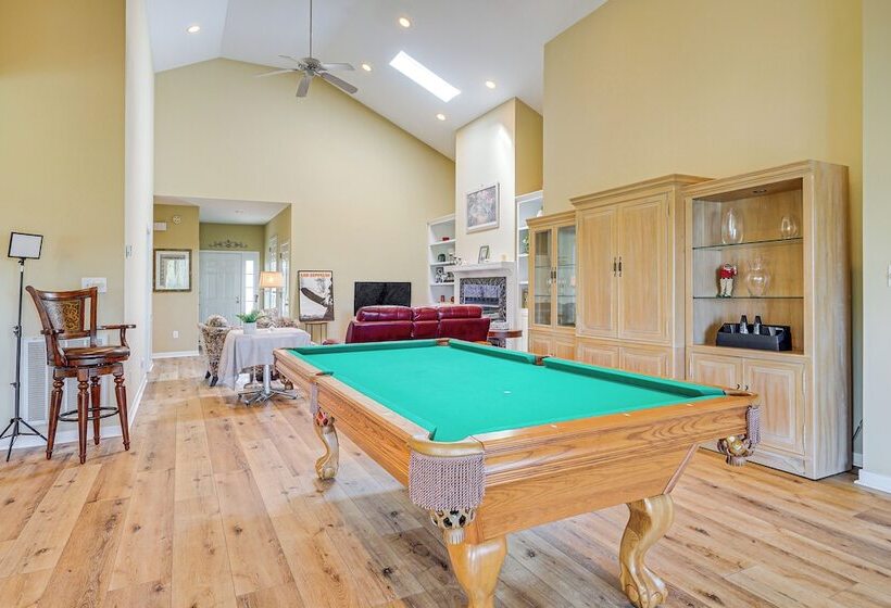 Wilmington Home W/ Sunroom & Private Deck!