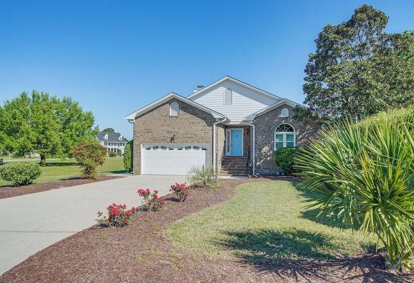 Wilmington Home W/ Sunroom & Private Deck!