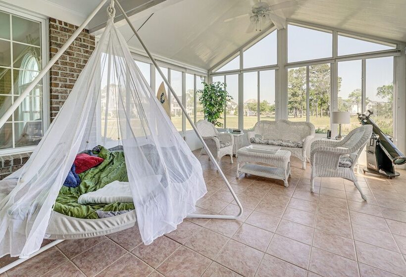 Wilmington Home W/ Sunroom & Private Deck!