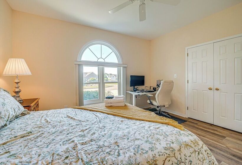 Wilmington Home W/ Sunroom & Private Deck!