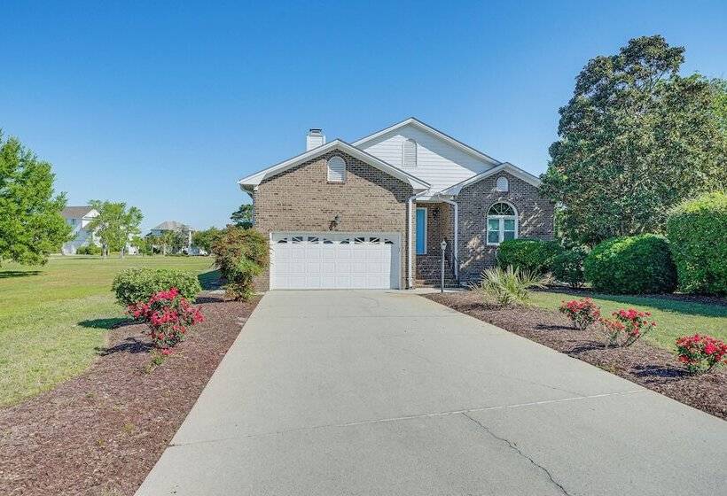 Wilmington Home W/ Sunroom & Private Deck!