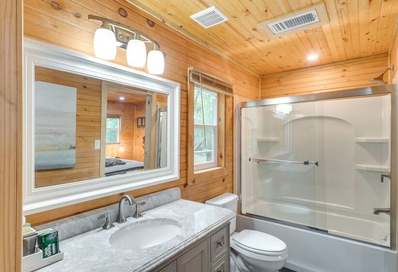 Cozy Hemphill Cabin W/ Lake Views & Deck!