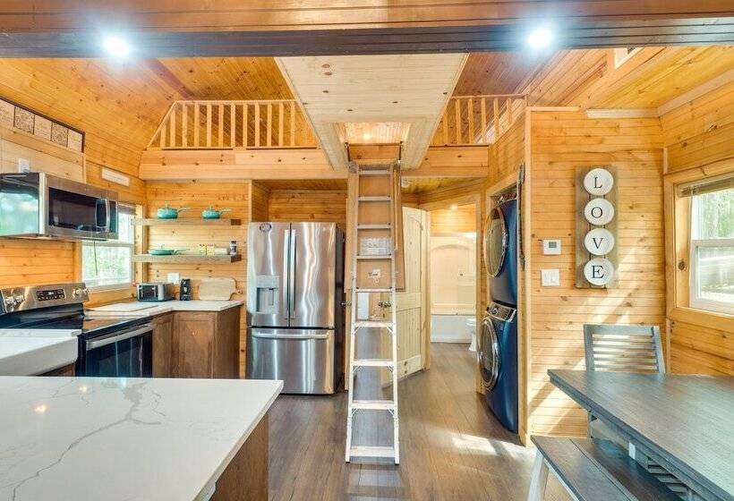 Cozy Hemphill Cabin W/ Lake Views & Deck!