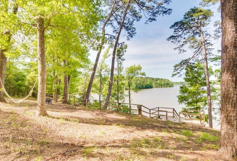 Cozy Hemphill Cabin W/ Lake Views & Deck!