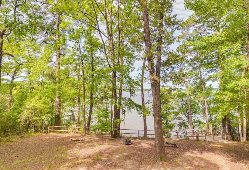 Cozy Hemphill Cabin W/ Lake Views & Deck!