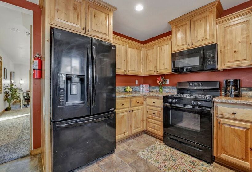 Knotty Pines Log Cabin #2414