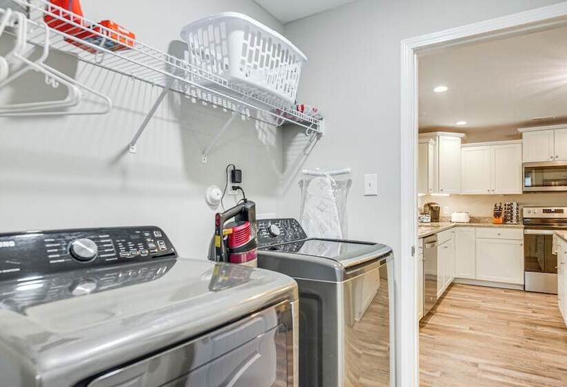 Oak Island Beach House ~ 1/2 Mi To Shore!