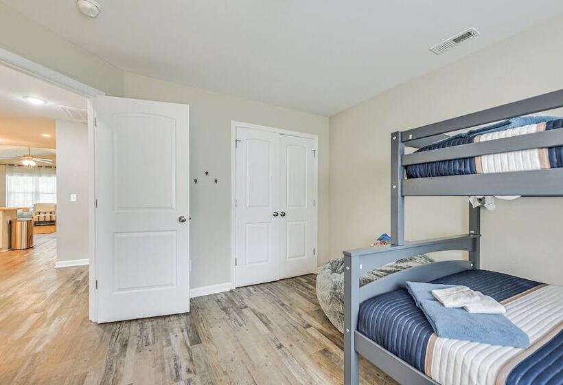 Oak Island Beach House ~ 1/2 Mi To Shore!