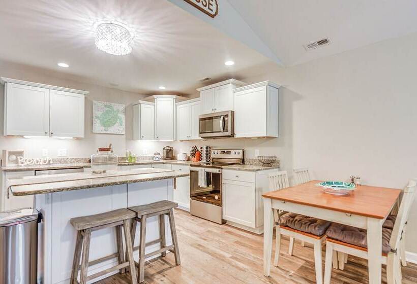 Oak Island Beach House ~ 1/2 Mi To Shore!