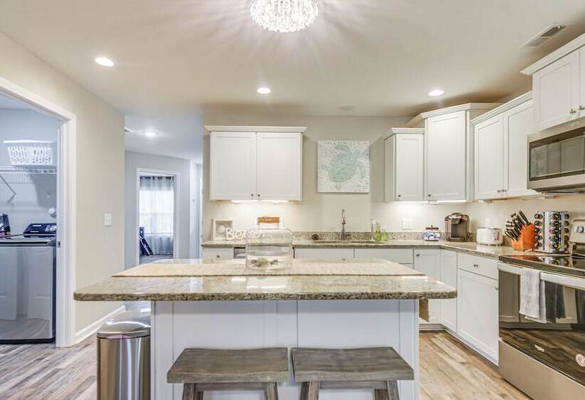 Oak Island Beach House ~ 1/2 Mi To Shore!