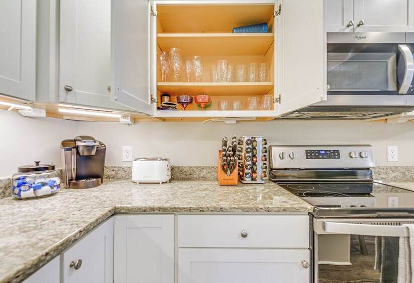 Oak Island Beach House ~ 1/2 Mi To Shore!