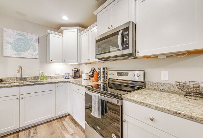 Oak Island Beach House ~ 1/2 Mi To Shore!