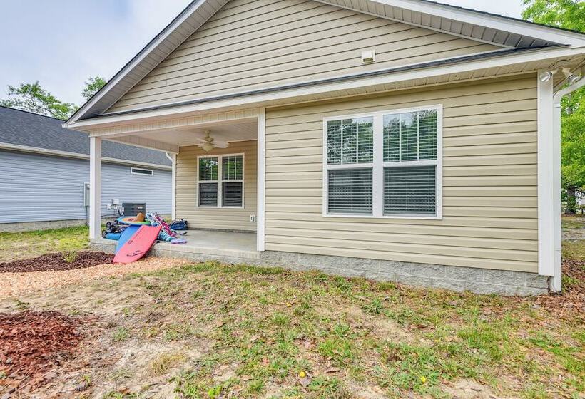Oak Island Beach House ~ 1/2 Mi To Shore!