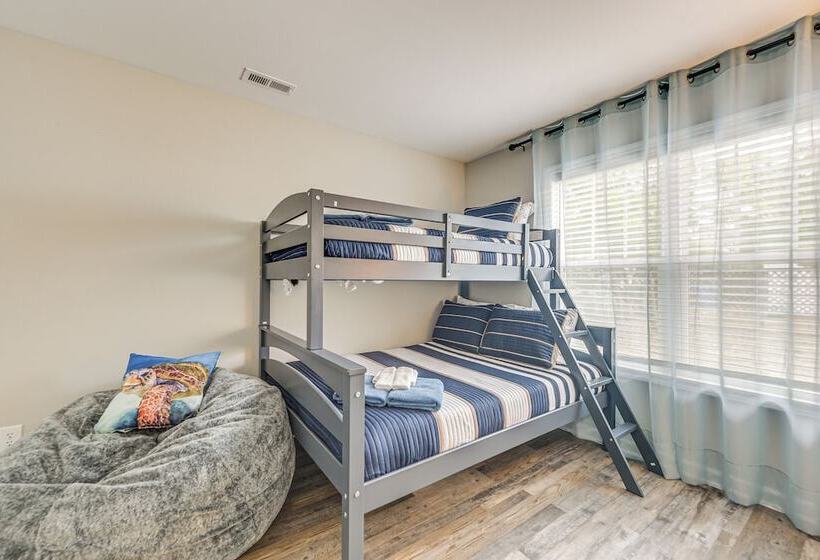 Oak Island Beach House ~ 1/2 Mi To Shore!