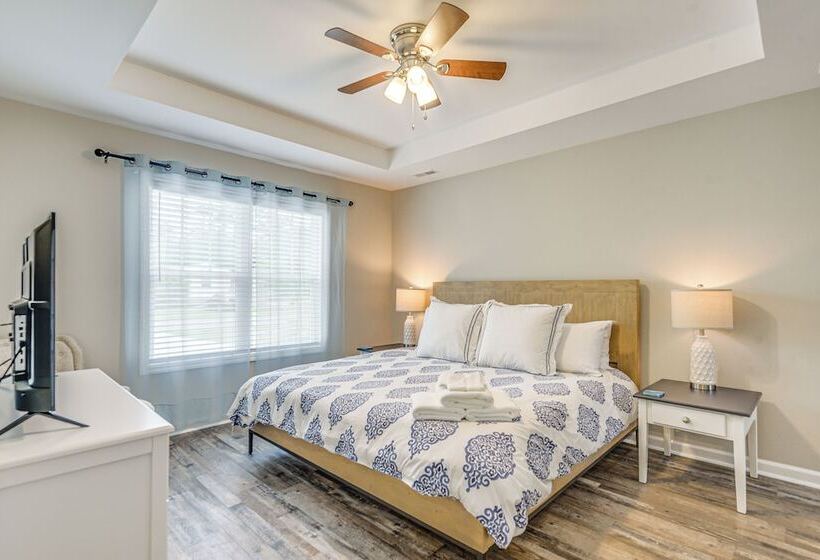 Oak Island Beach House ~ 1/2 Mi To Shore!