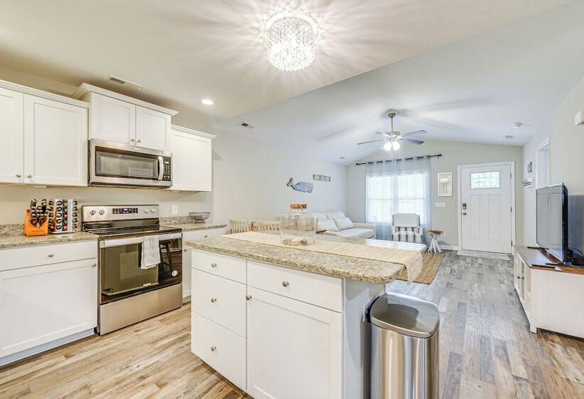 Oak Island Beach House ~ 1/2 Mi To Shore!