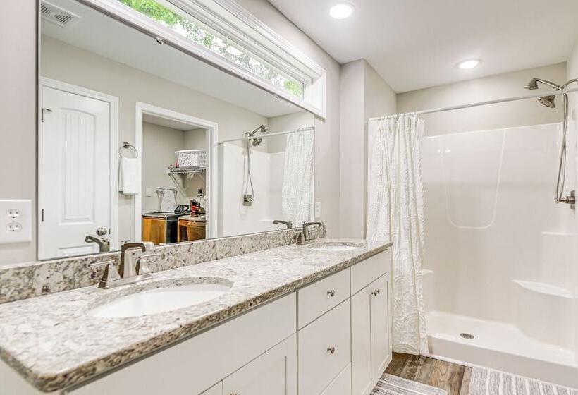 Oak Island Beach House ~ 1/2 Mi To Shore!