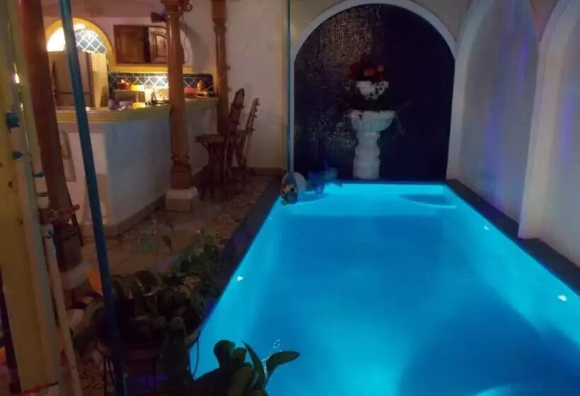 پانسیون Casa De Arcos Guest House