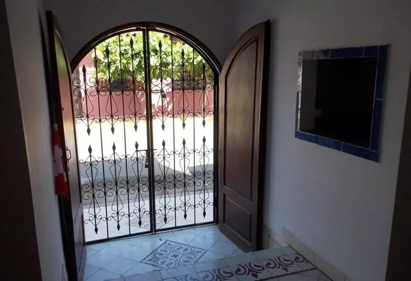 پانسیون Casa De Arcos Guest House