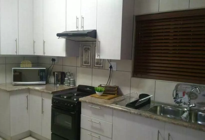 ペンション Kettle Guest Lodge Rustenburg