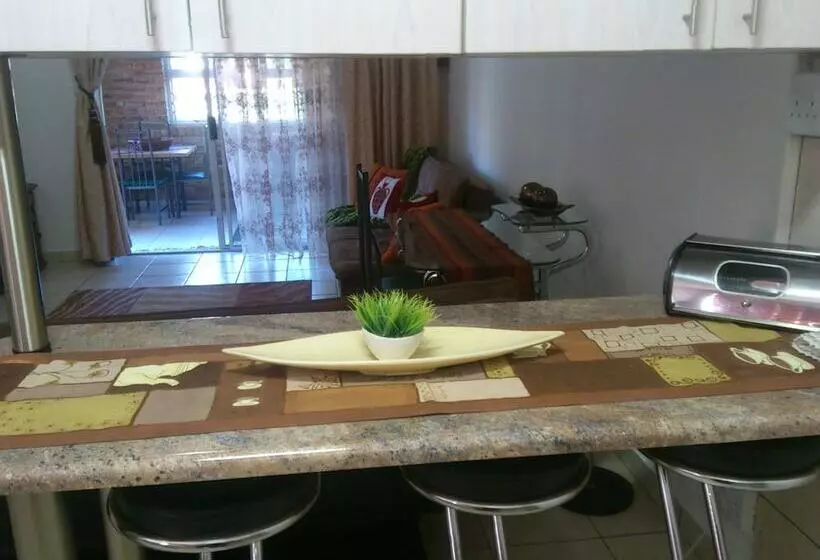 ペンション Kettle Guest Lodge Rustenburg