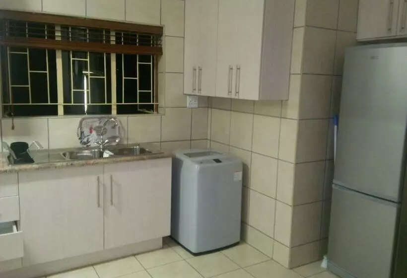 ペンション Kettle Guest Lodge Rustenburg