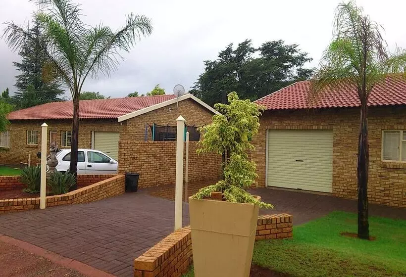 ペンション Kettle Guest Lodge Rustenburg