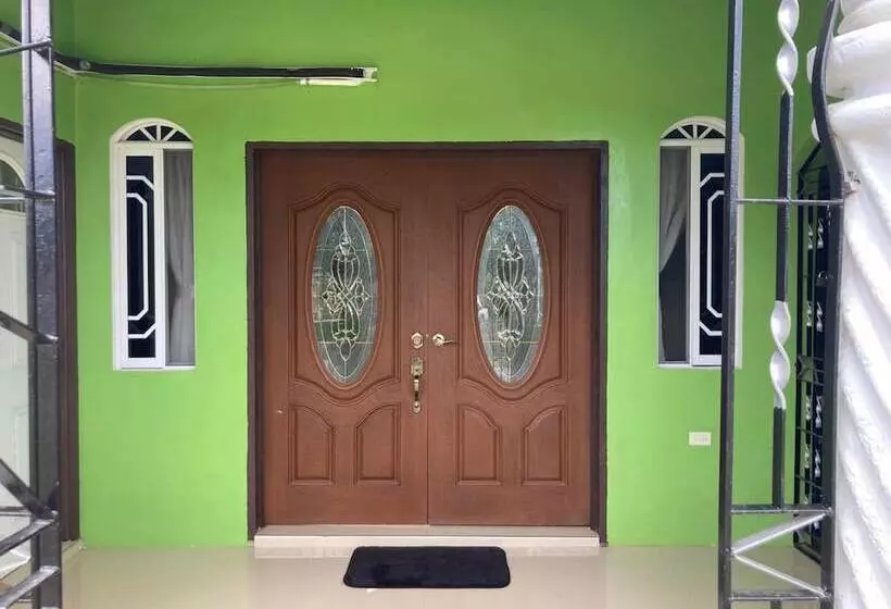 اقامتگاه 1 Bedroom Blissful Retreat   A/c & Private Garden