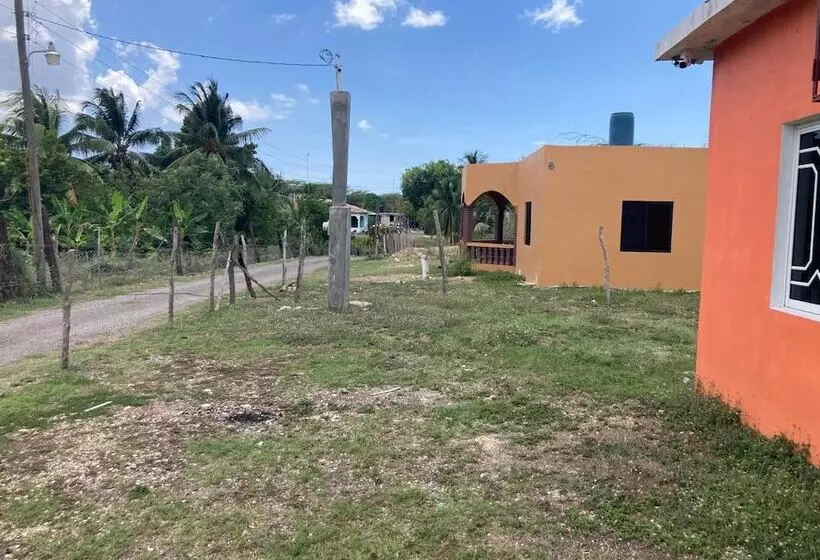 اقامتگاه 1 Bedroom Blissful Retreat   A/c & Private Garden