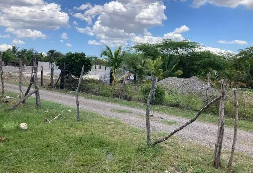 اقامتگاه 1 Bedroom Blissful Retreat   A/c & Private Garden